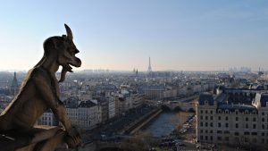 Gargoyle looking over Pairs